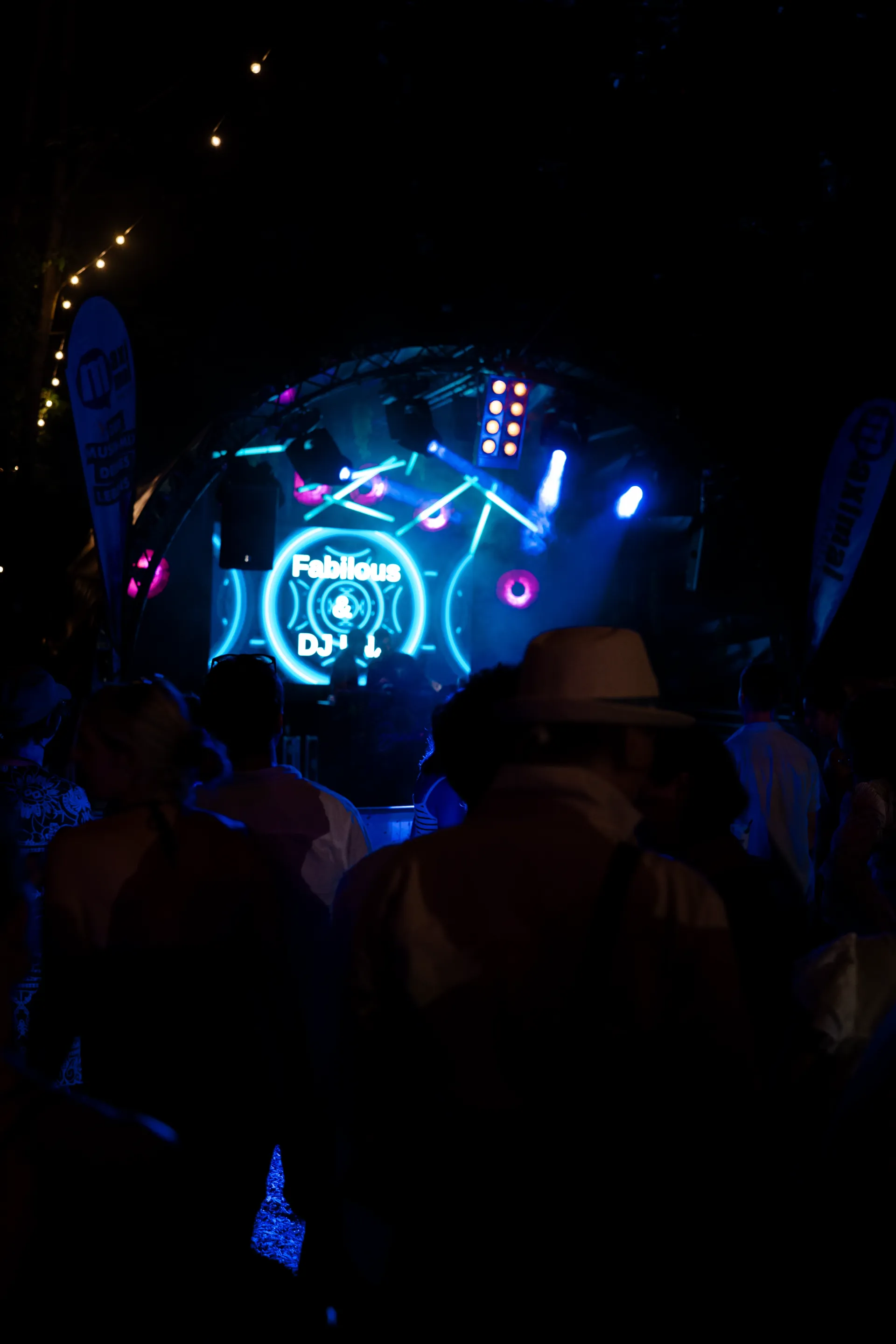 Professionelle Bühnenbeleuchtung für Konzerte und Theater